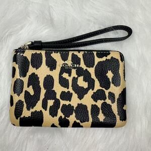 Coach Corner Zip Wristlet With Leopard Print In Leather CBP22 NWT
